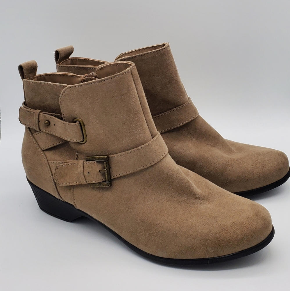 Apri By Italian Shoemakers The HILLS Zipper Ankle Bootie. Size 8.5